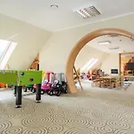 Sandra & Aquapark Resort